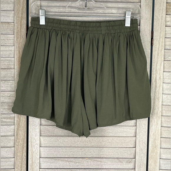 FOREVER 21 Casual Pull On Shorts Elastic Waist Olive Green-Small - Picture 2 of 2